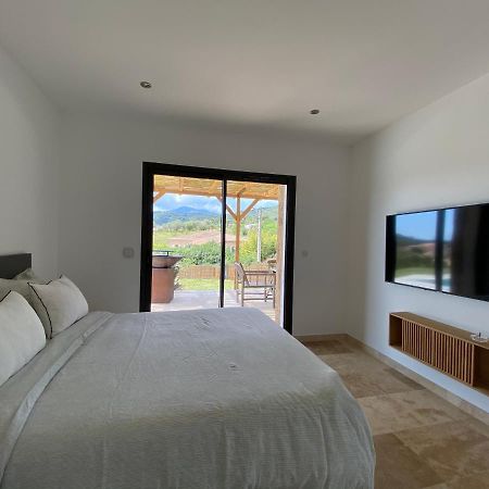 Villa de charme avec piscine à Ajaccio Alata Extérieur photo