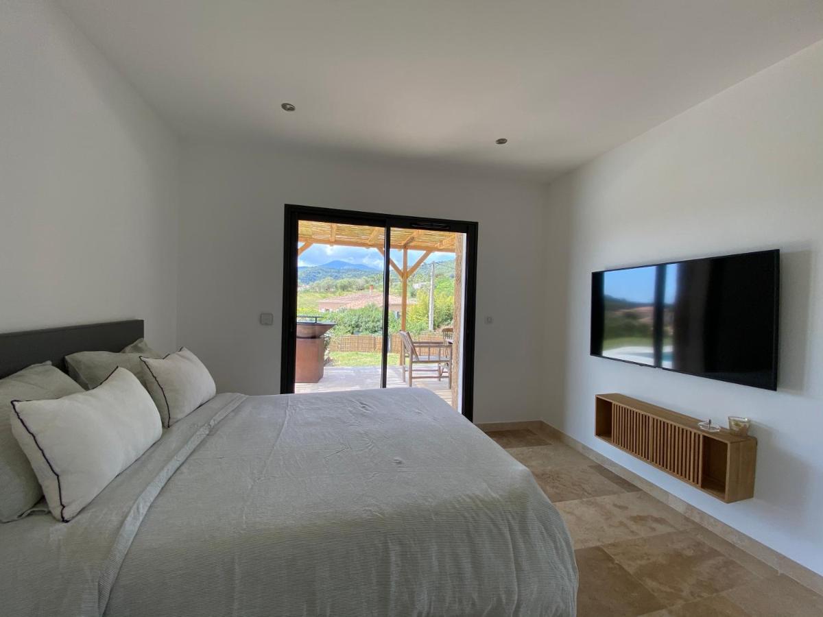 Villa de charme avec piscine à Ajaccio Alata Extérieur photo